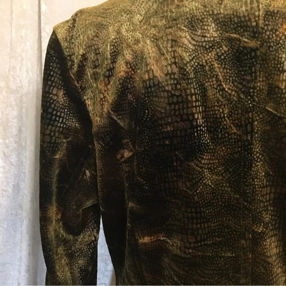 15 Velvet Green snake print Blazer with Embellished buttons Size  Small